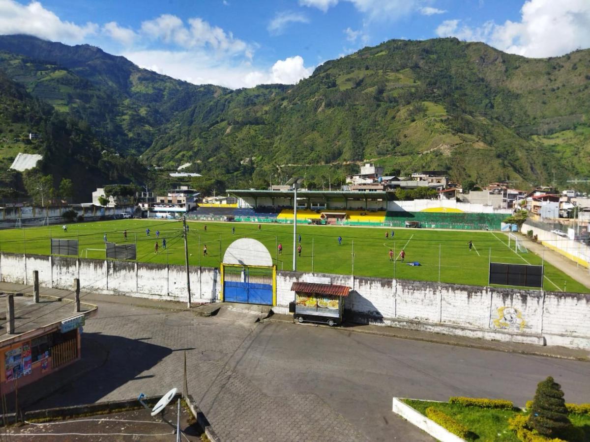 梅拉公寓和西班牙语学校 巴尼奥斯 外观 照片